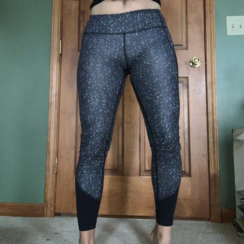 Lululemon Grey Leggings with Mesh Size 4
